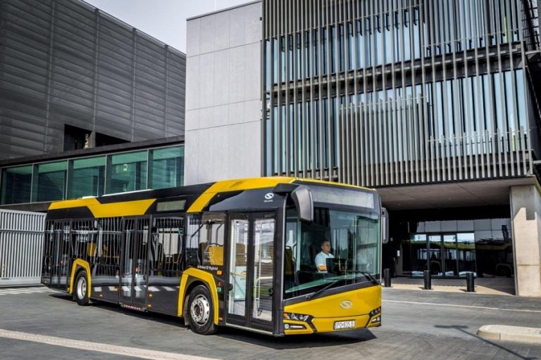 6 autobusów w drodze do Swarzędza