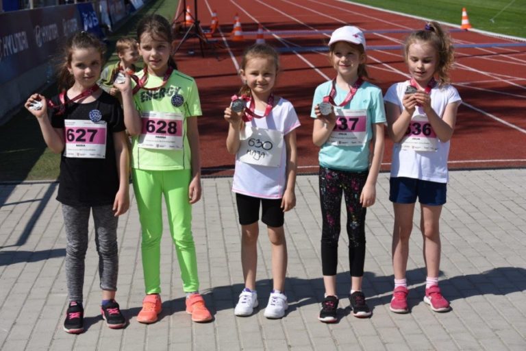 700 sportowców rywalizowało na stadionie