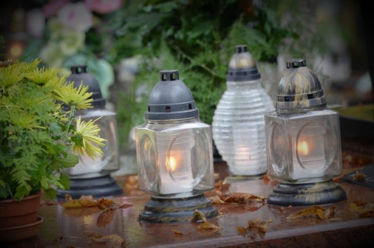 Co nas czeka przy cmentarzach?