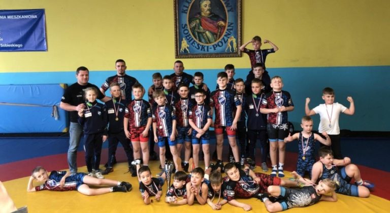 25 medali swarzędzkich zapaśników!