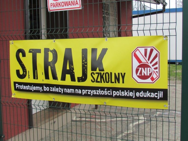 Strajk trwa, ale egzaminy odbędą się