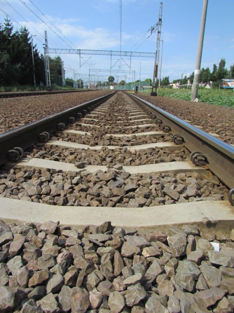 Chciał się rzucić pod pociąg