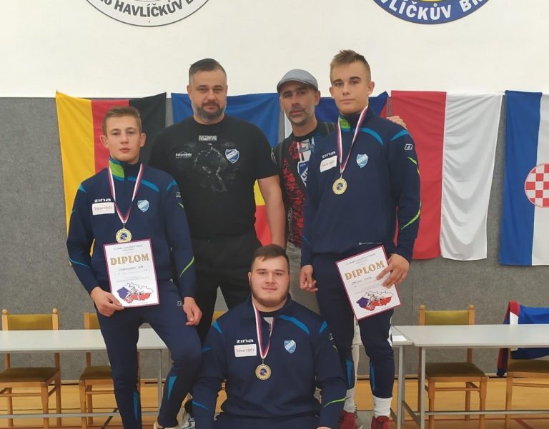 Trzy złota zapaśników!