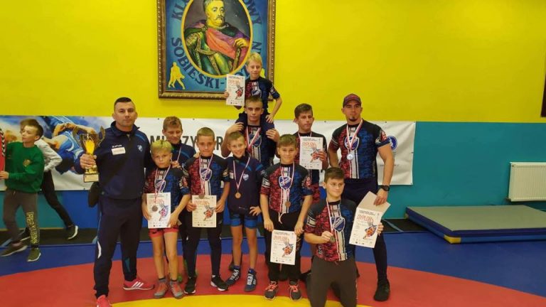 Zapaśnicy gromią rywali!