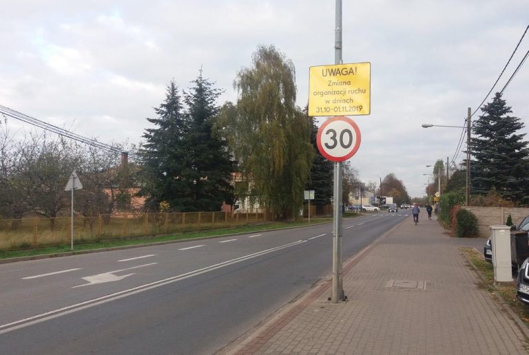 Jak dojedziemy na cmentarze?