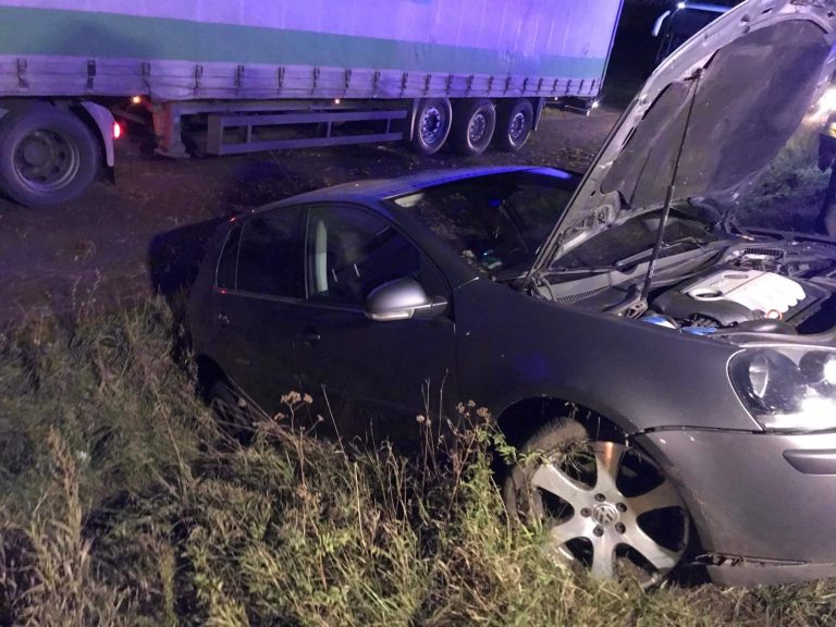 Dachowała osobówka