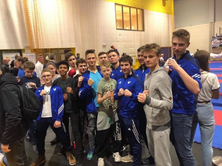 Osiem medali swarzędzkich karateków