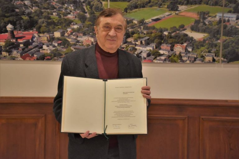 Profesor  Bogdan Marciniec z wyróżnieniem