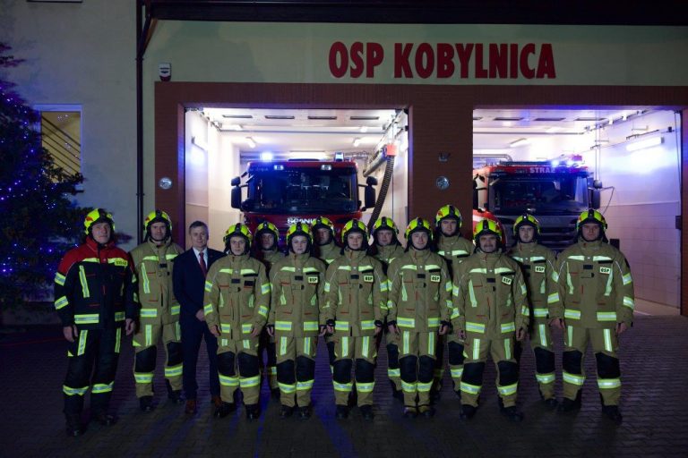 Strażacy znaleźli prezent pod choinką