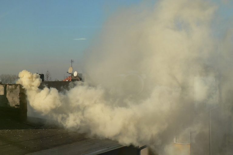 Kolejna stolarnia trafiona