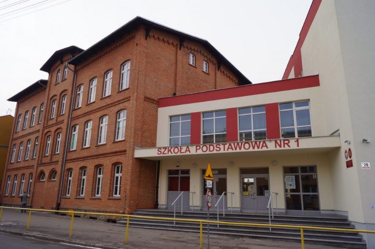 43 klasy uczyły się zdalnie