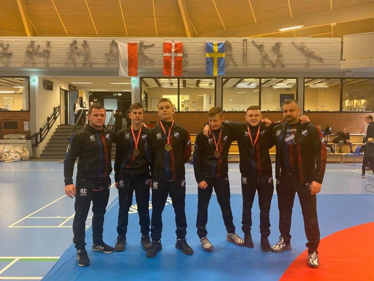 Złote i brązowe medale zapaśników!