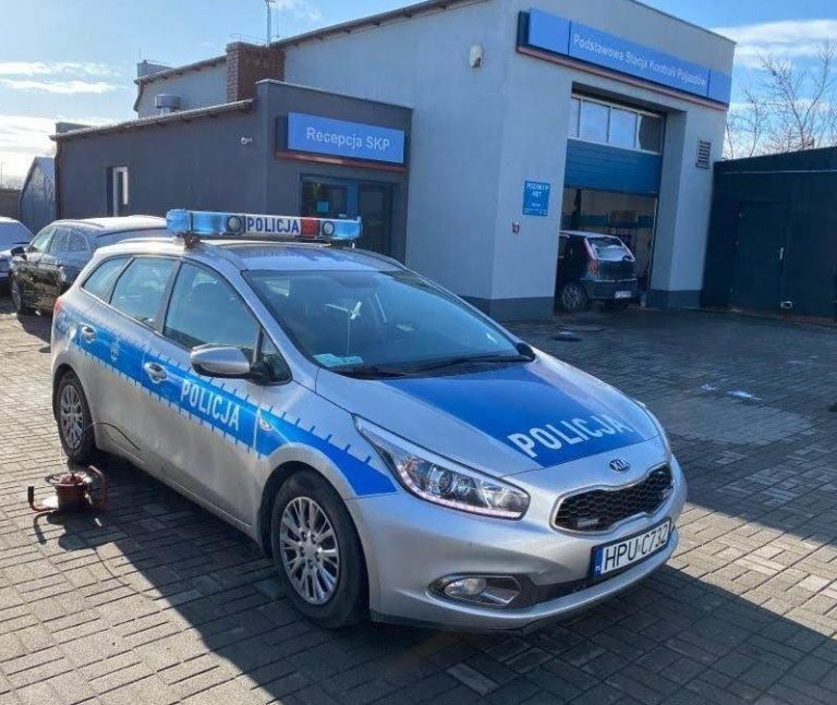 Dezynfekują bezpłatnie strażackie i policyjne wozy