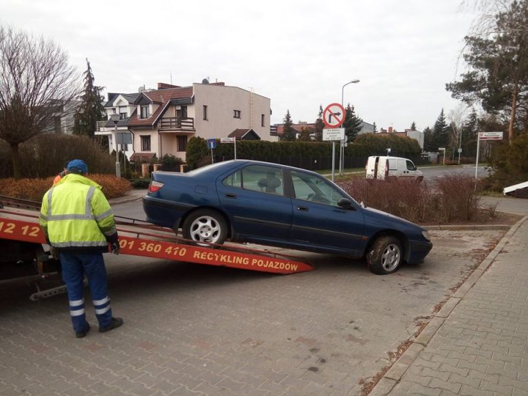 Odholowali kolejne auta