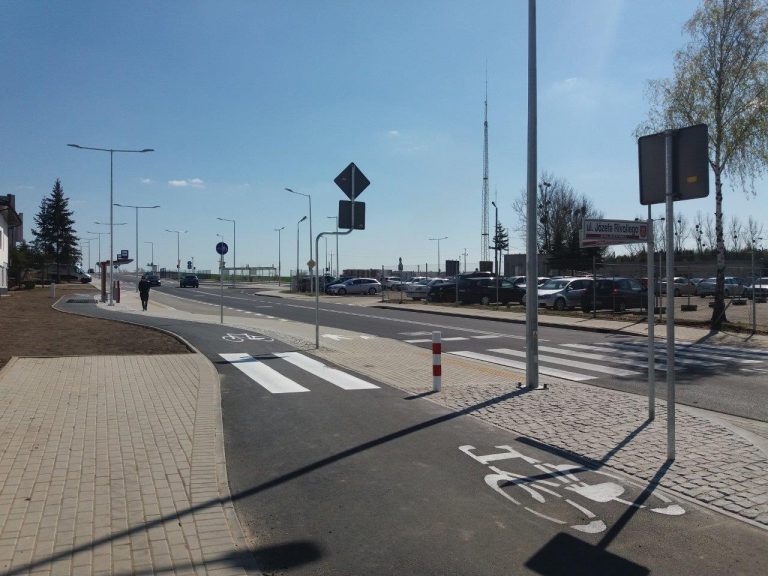 Baza transportowa z parkingiem dla podróżnych