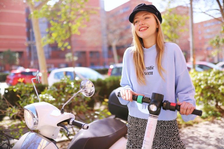 Elektryczne hulajnogi blinkee.city startują w Swarzędzu!