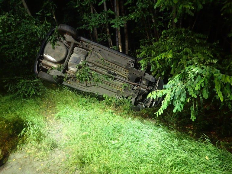 Dachował przez plamę oleju