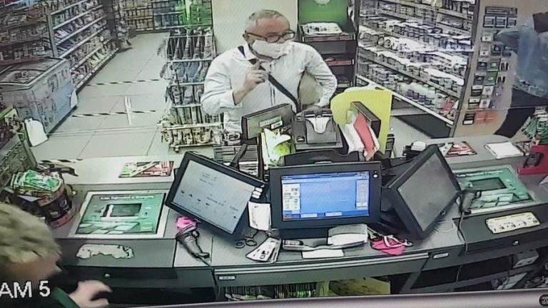 Policjanci poszukują złodzieja