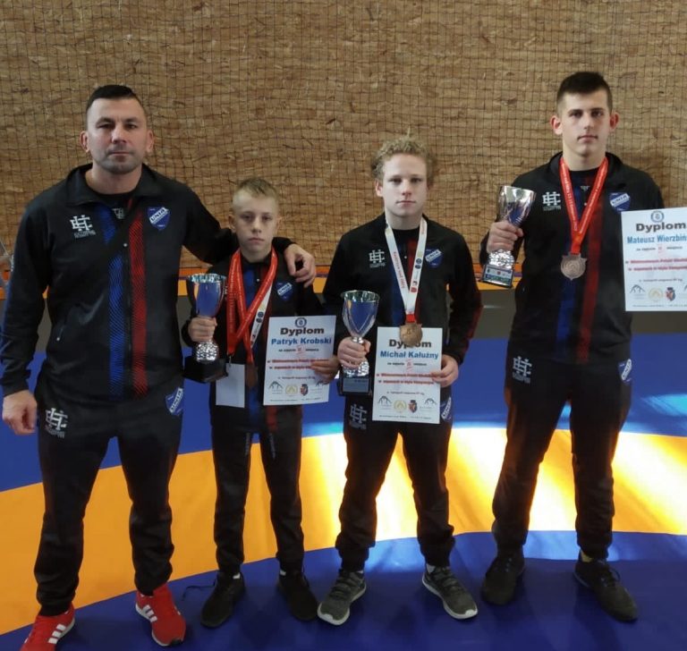 Trzy brązowe medale na Mistrzostwach Polski w zapasach!