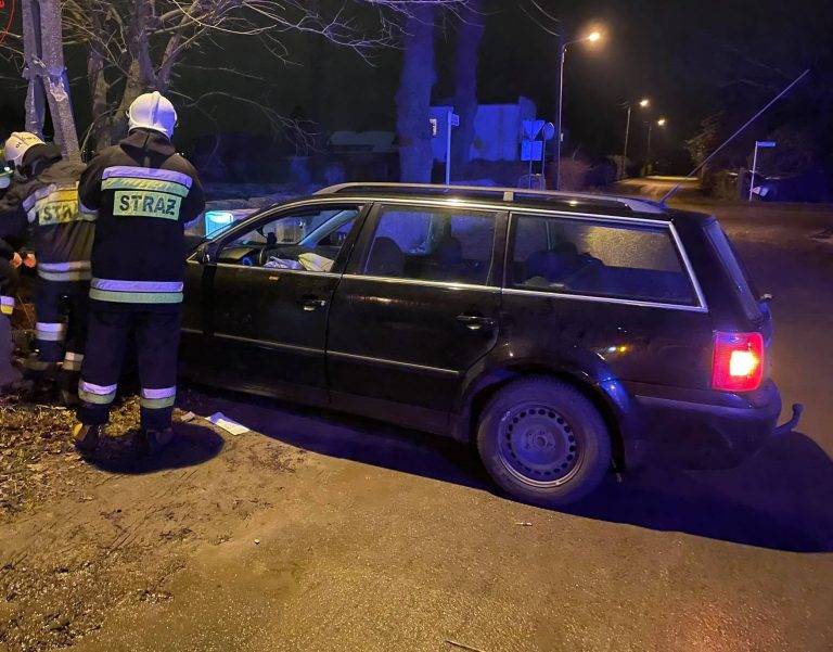 Na podwójnym gazie uderzył w słup