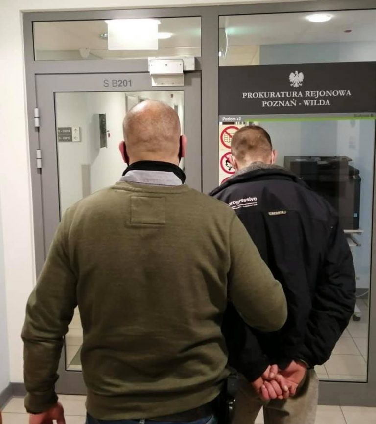 Pijany kierowca staranował auta