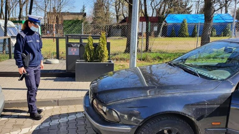 Zdezelowanym BMW po Kobylnicy