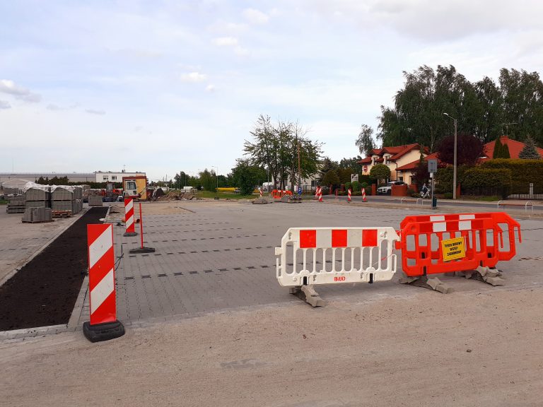 Przybywa miejsc pod cmentarzem