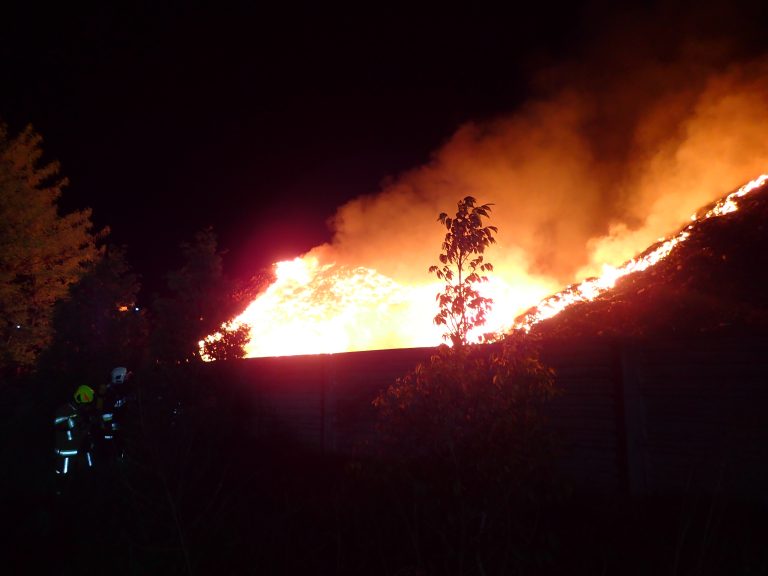 Potężny pożar na składowisku