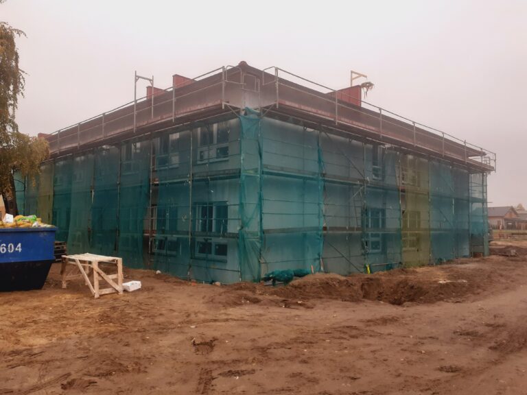 „Jedynka” z wiechą, meble wiosną