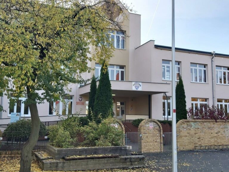 32 klasy na kwarantannie