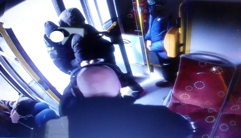 Pasażer zaatakował kontrolerkę biletów