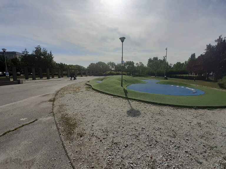 Skwer na Raczyńskiego po nowemu