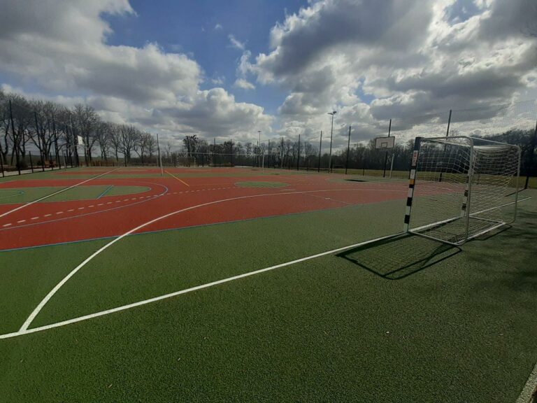 Uzarzewo z nowym boiskiem