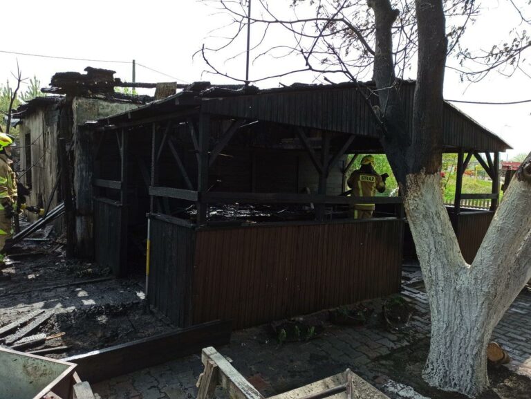 Płonął budynek przy Odrzutowej