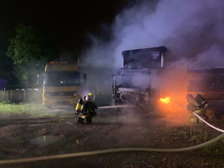 Ciężarówka w płomieniach