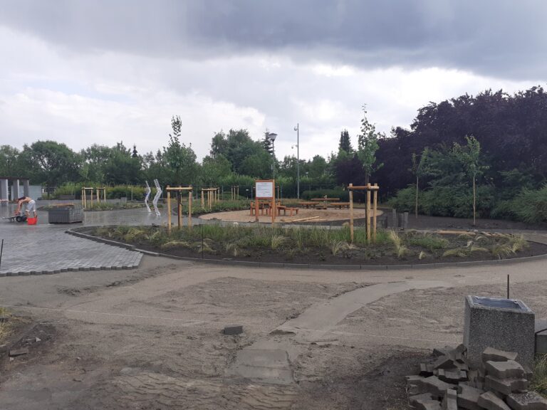 Skwer na Raczyńskiego po nowemu