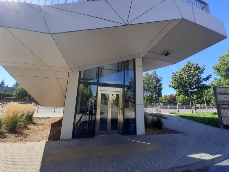 Windy znowu wożą mieszkańców