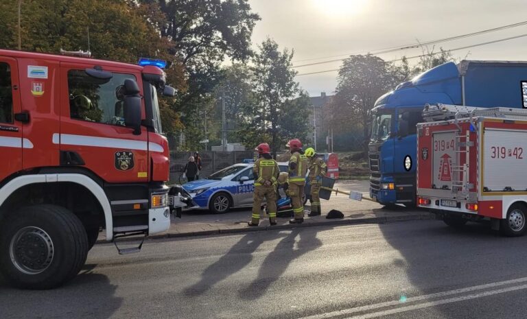 Zasłabł za kierownicą i uderzył w przystanek
