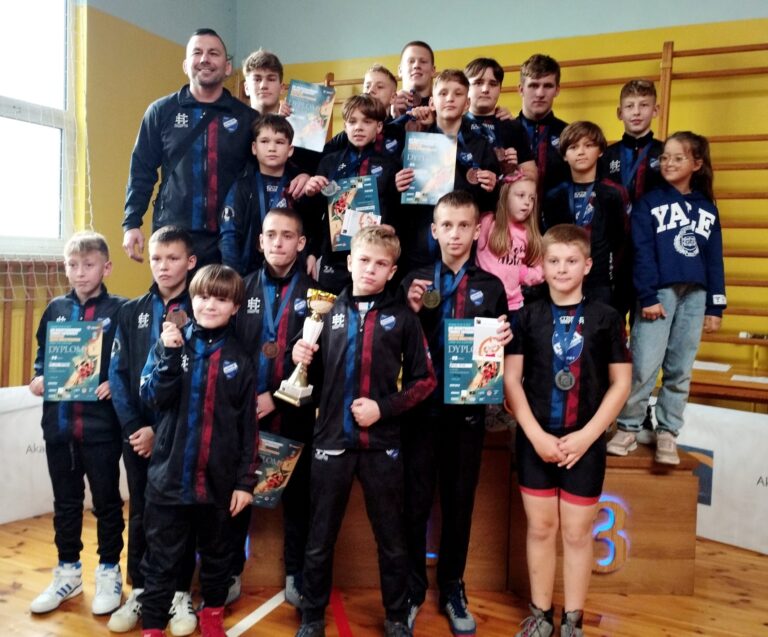 14 medali swarzędzkich zapaśników