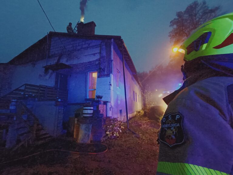 Groźny pożar w budynku wielorodzinnym