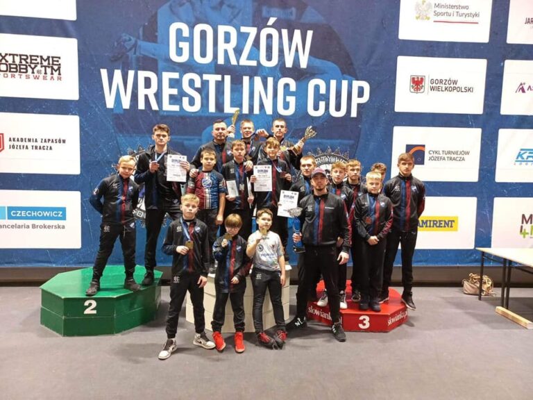 Swarzędzcy zapaśnicy rozgromili rywali