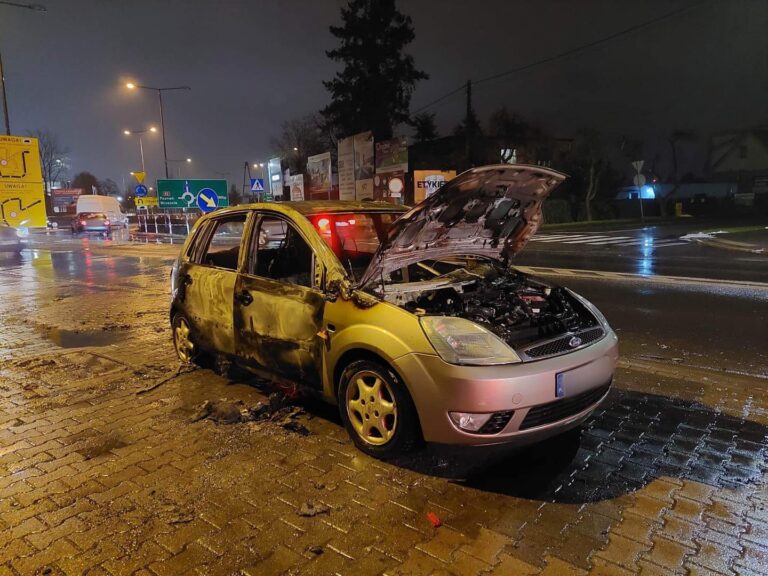 Spłonęły dwa auta