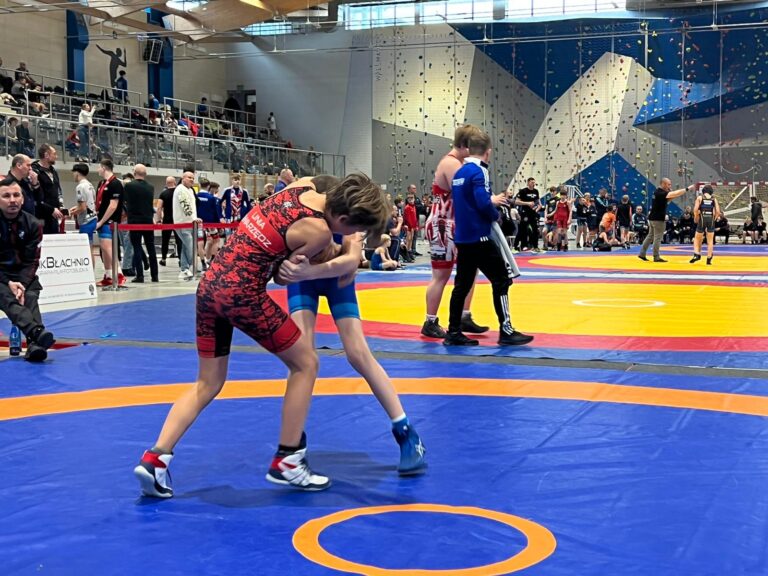 Dziewięć medali zapaśników!