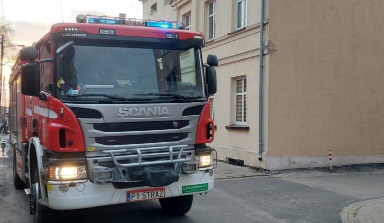 Sforsowali drzwi, by udzielić pomocy