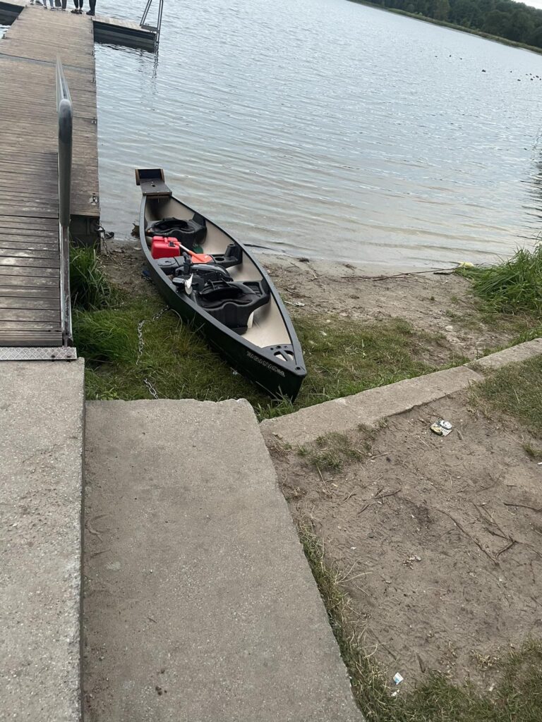 Wywrotka na jeziorze