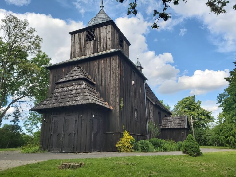 Dach zabytkowej świątyni do remontu