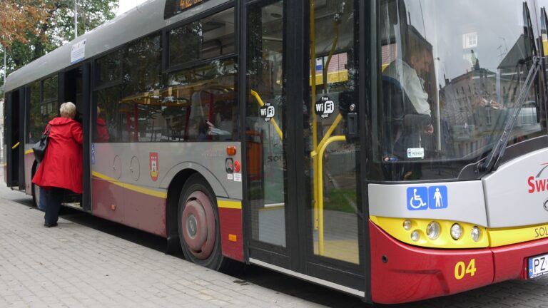 Jak autobusy jeżdżą w ferie?