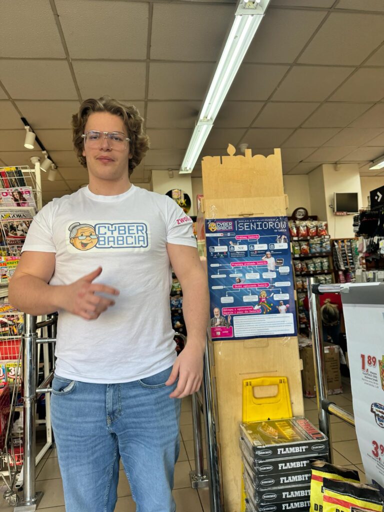 Projekt Cyber Babcia czyli  licealiści walczą z wykluczeniem cyfrowym seniorów