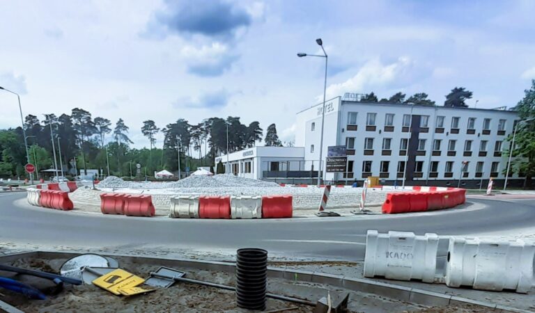 Rondo w Kobylnicy na ostatniej prostej