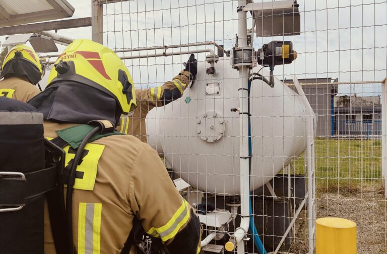 Ewakuacja na stacji paliw!